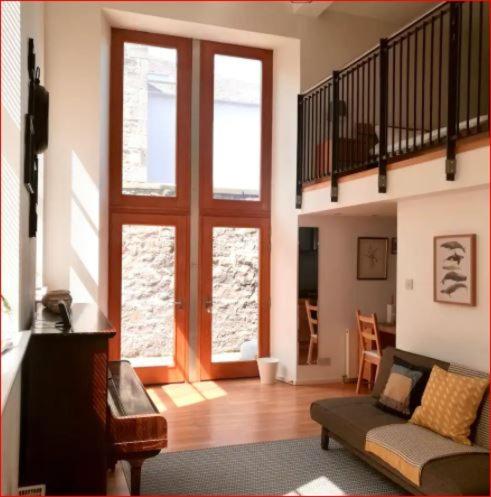 Central Mezzanine Apartment In Historic School Edinburgh Exteriér fotografie