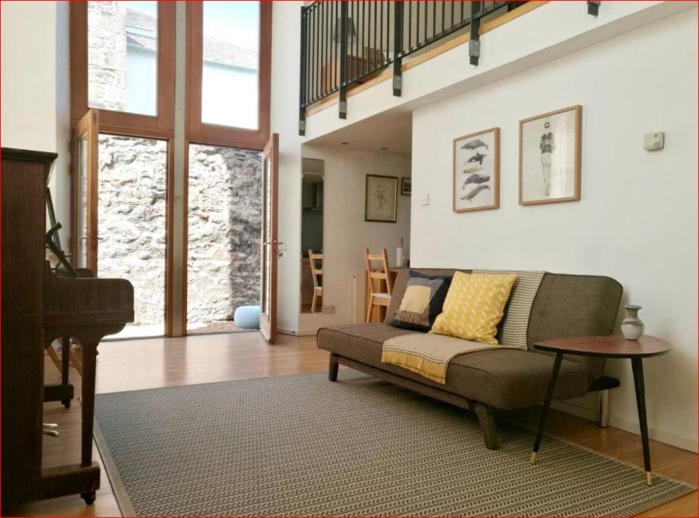 Central Mezzanine Apartment In Historic School Edinburgh Exteriér fotografie